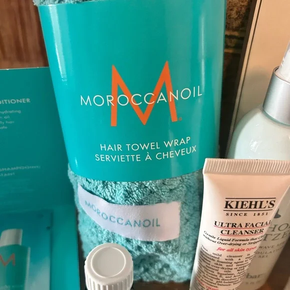 A Spa Day special with 19 pieces from different brands we love. Skincare